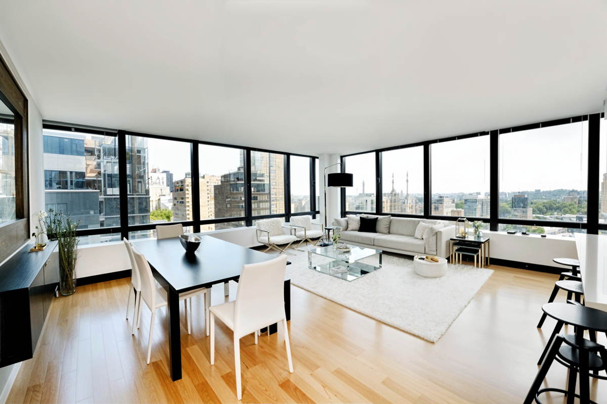 Photo for Two Sutton Place North - 1113 York Avenue Rental Building in Lenox Hill, Manhattan