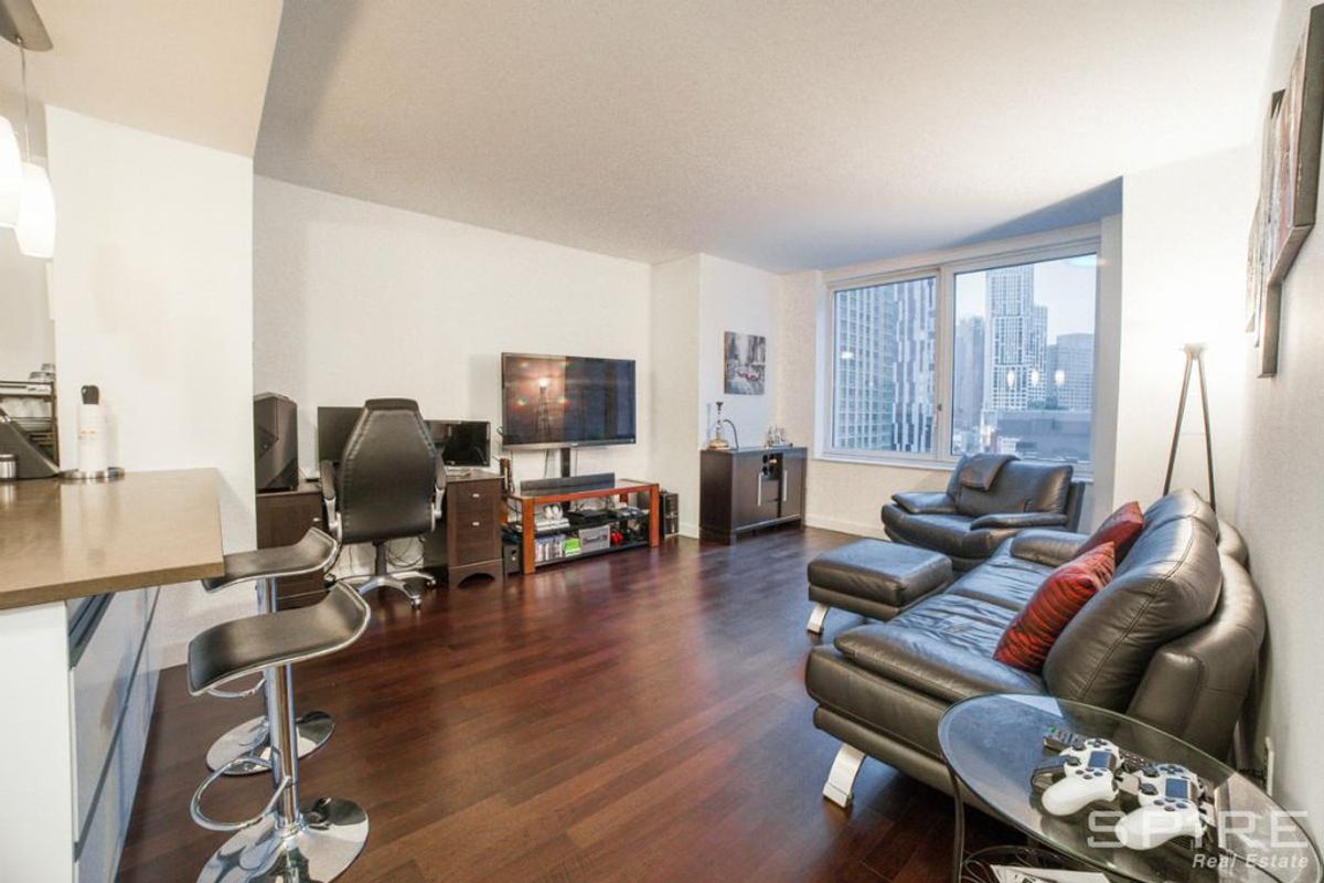 Photo for 400 East 59th Street - 1076 1 AVENUE Cooperative in Midtown East, Manhattan