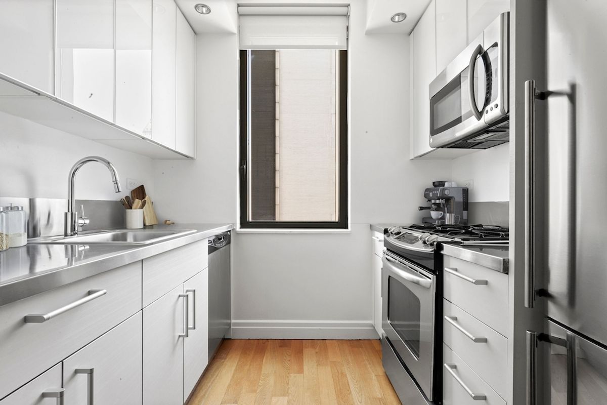 Photo for Mercedes House - 550 West 54th Street Condominium in Hell's Kitchen, Manhattan