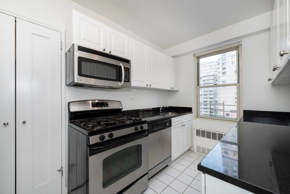 Photo for  The Park Lane  - 185 East 85th Street Rental Building in Upper East Side, Manhattan