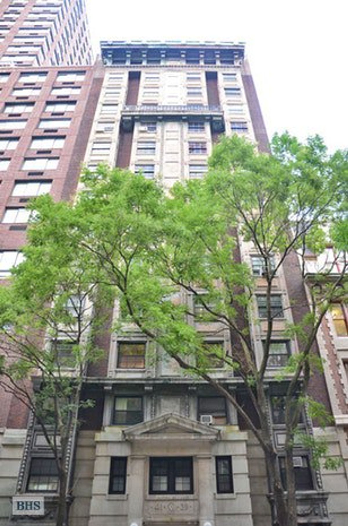 Photo for Windsor Park - 100 WEST 58 STREET Condominium in Midtown, Manhattan