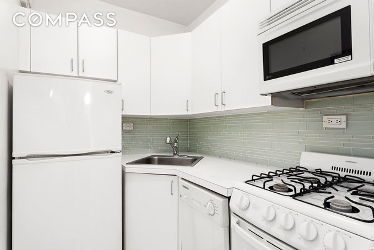 Photo for  The John Adams  - 101 WEST 12 STREET Cooperative in Greenwich Village, Manhattan