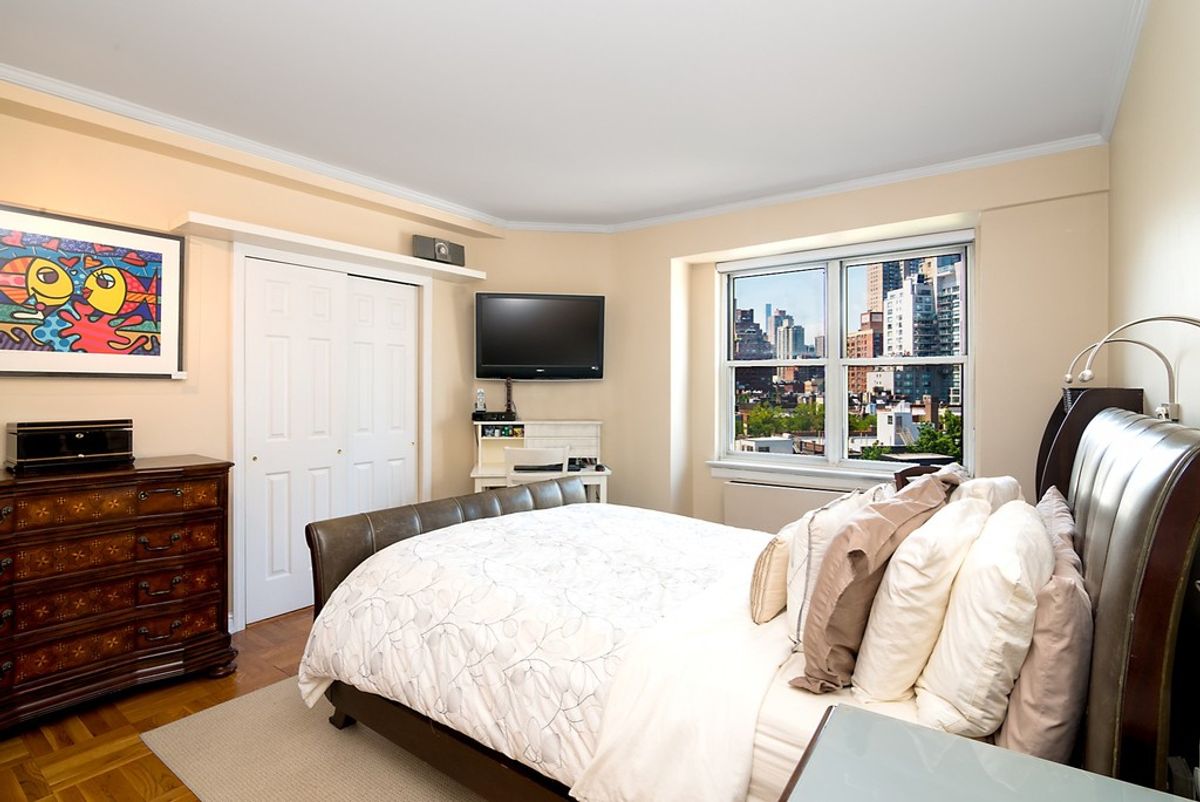 Photo for  200 East End Avenue  - 200 EAST END AVENUE Cooperative in Upper East Side, Manhattan