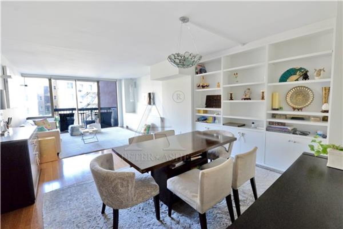 Photo for The Oxford - 422 EAST 72 STREET Condominium in Upper East Side, Manhattan