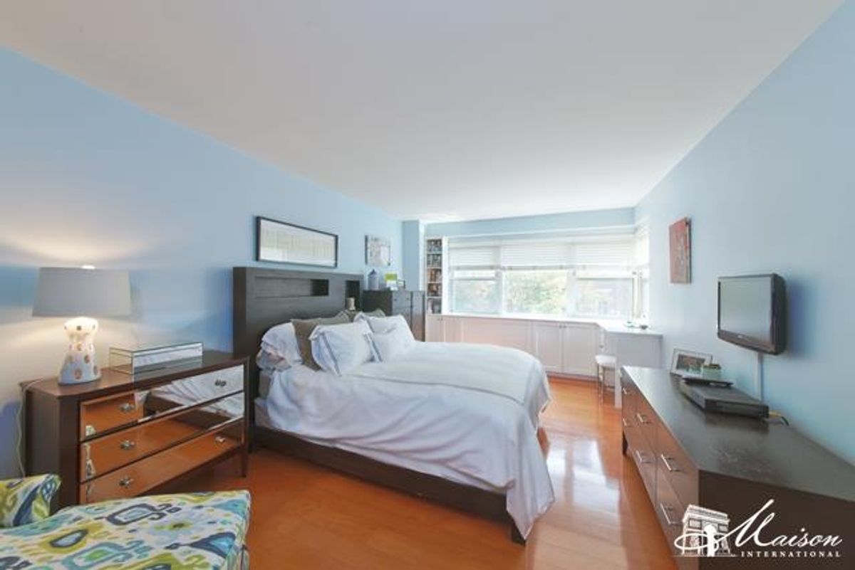 Photo for Parker Towne House - 194 WEST 4 STREET Cooperative in West Village, Manhattan