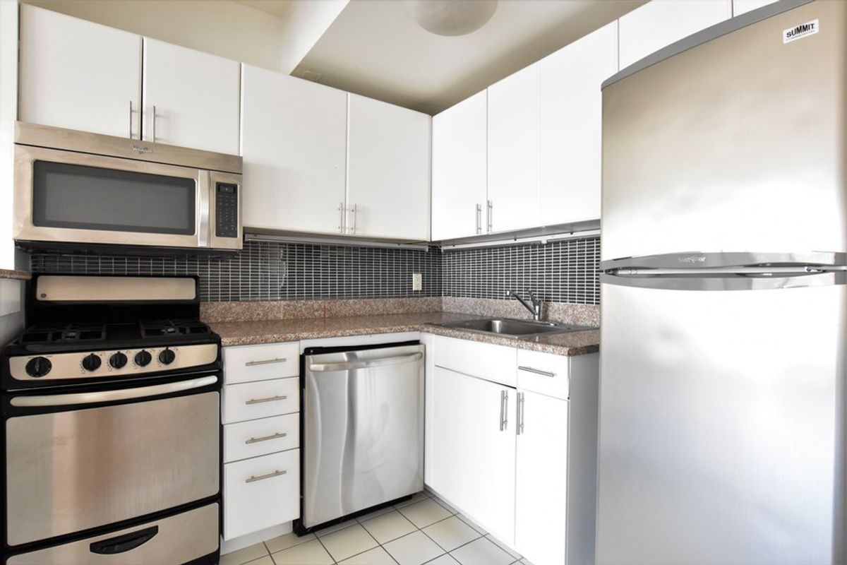 Photo for Chelsea Grande - 460 West 20th Street Rental Building in Chelsea, Manhattan