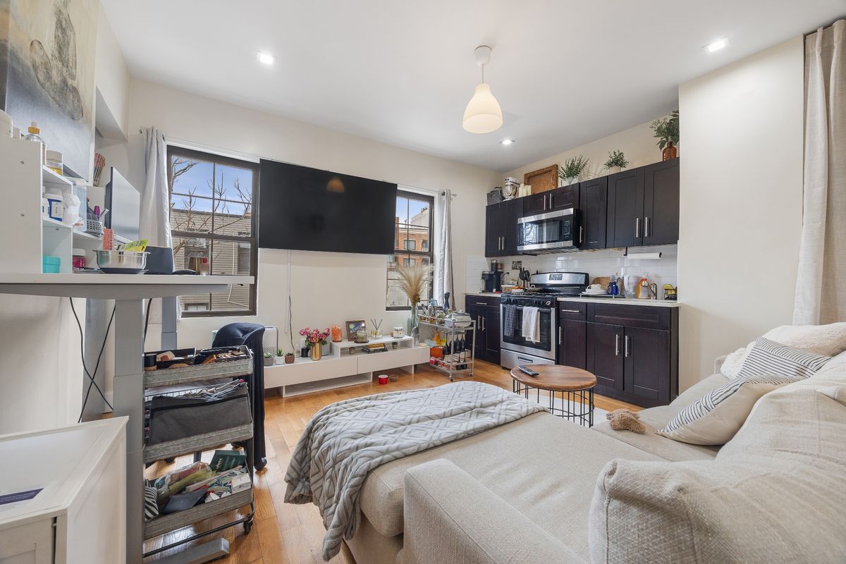 118 Kingsland Avenue East Williamsburg Brooklyn NY 11222