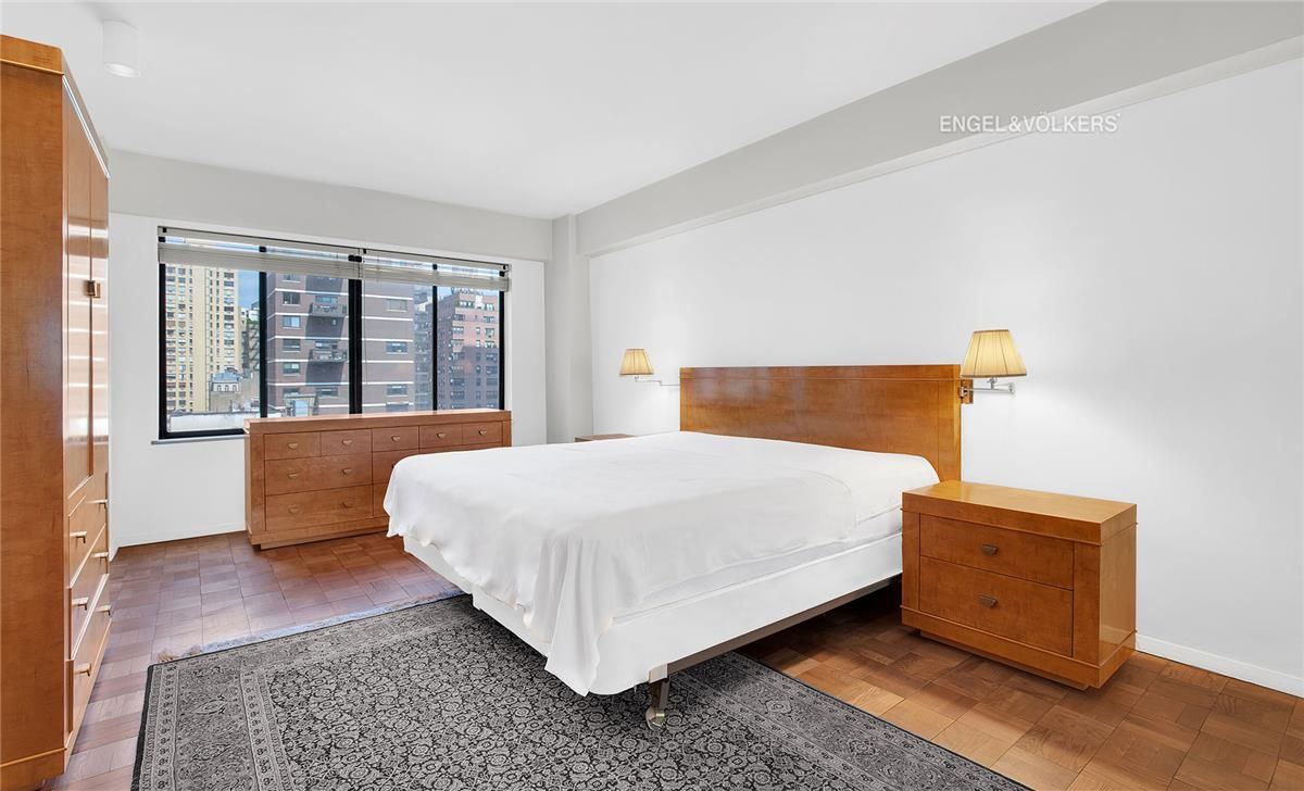 Photo for The Park 900 - 900 PARK AVENUE Condominium in Upper East Side, Manhattan