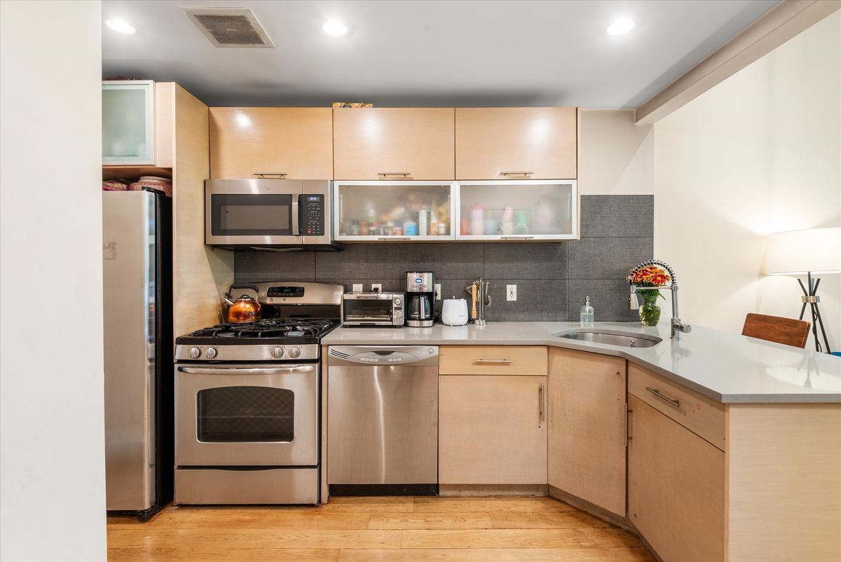 727 Dean Street 2F Prospect Heights Brooklyn NY 11238