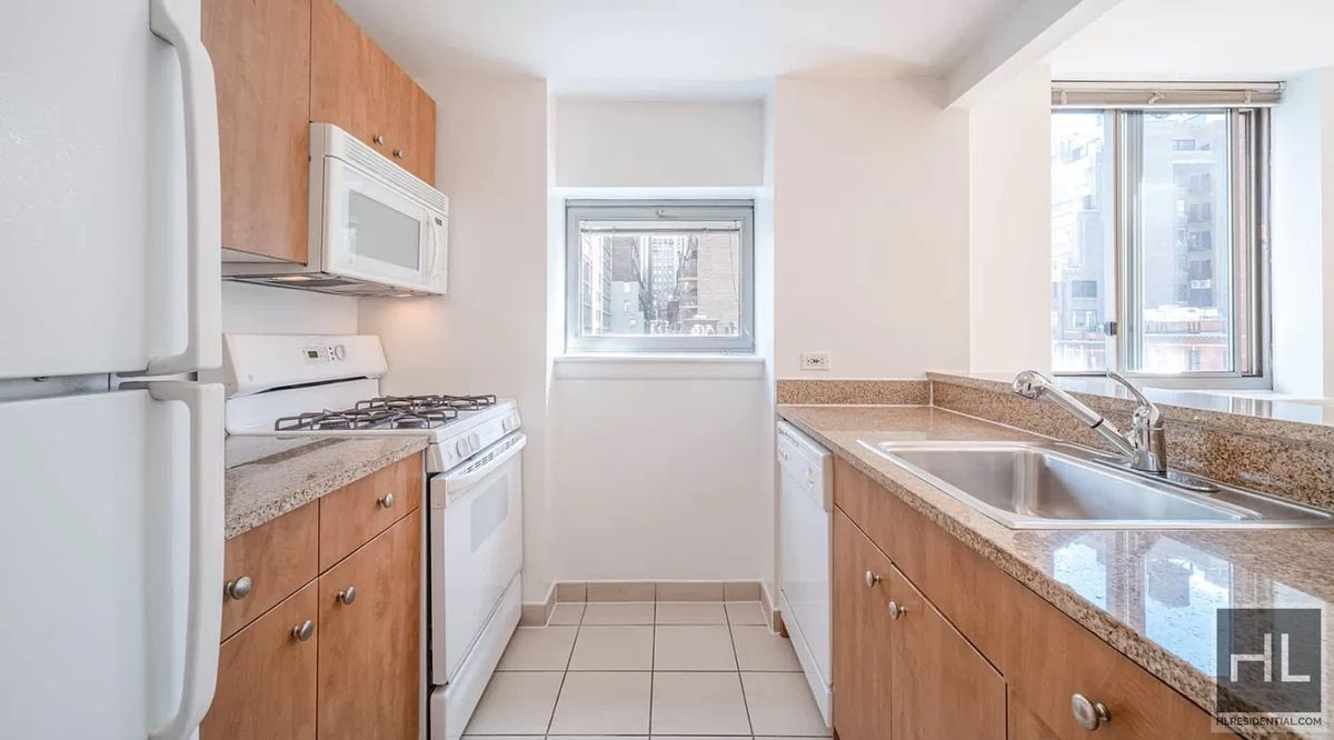 Photo for Hudson Crossing Apartments - 400 West 37th Street Rental Building in Hudson Yards, Manhattan