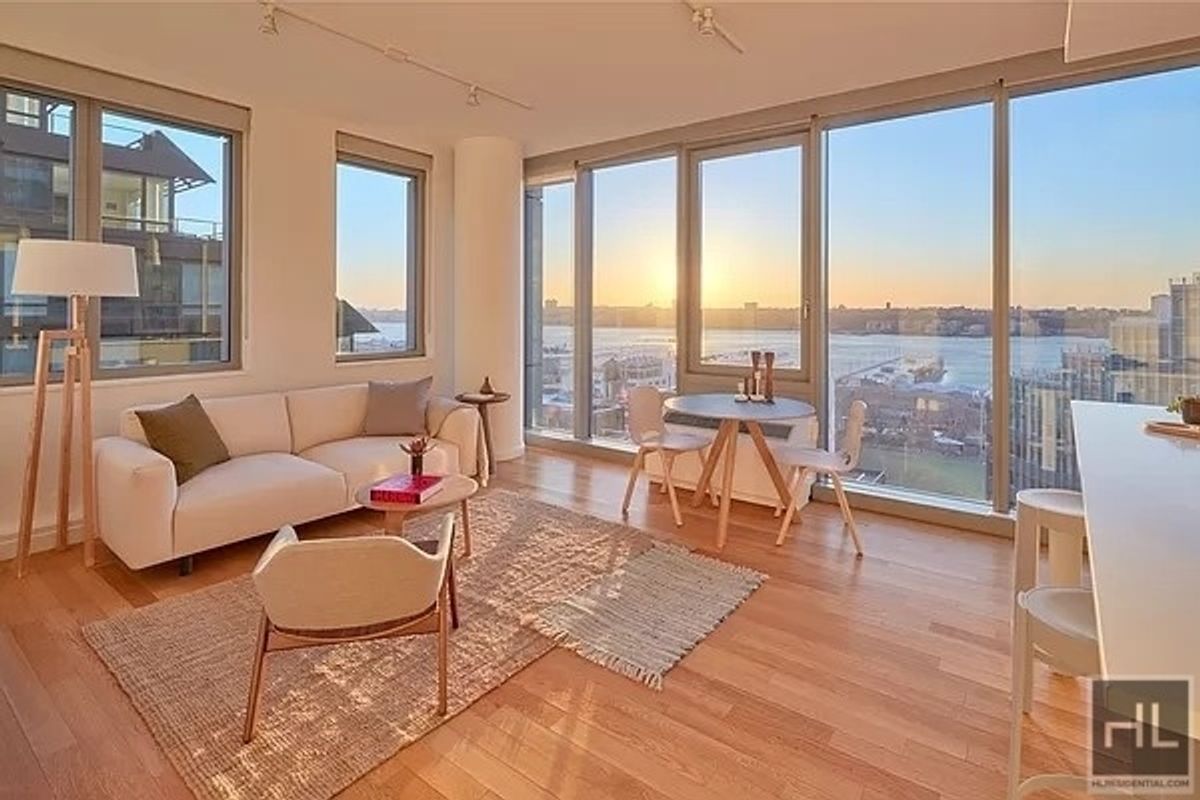 Photo for Mercedes House - 550 West 54th Street Condominium in Hell's Kitchen, Manhattan