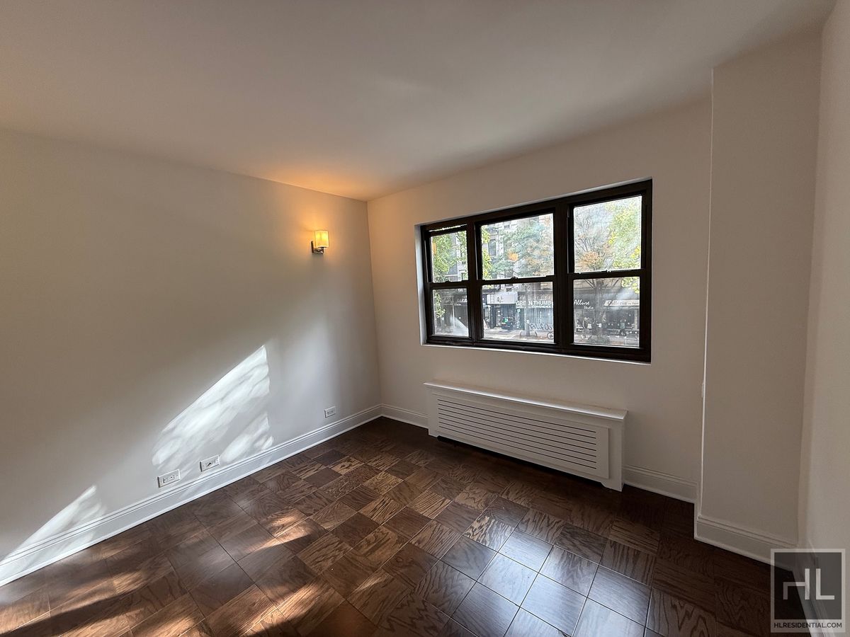 Photo for 165 East 35th Street - 165 East 35th Street Rental Building in Murray Hill, Manhattan