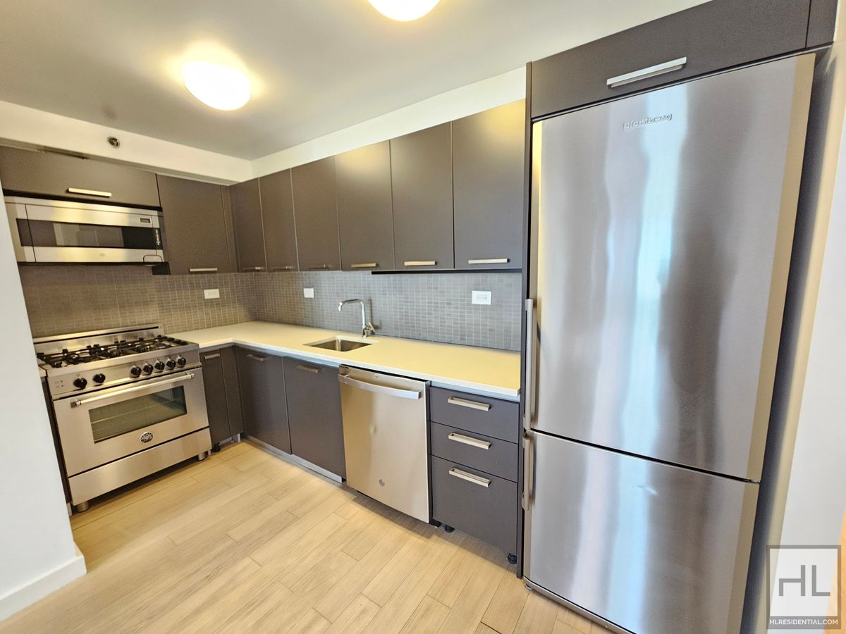 Photo for The Nash - 222 East 39th Street Rental Building in Murray Hill, Manhattan