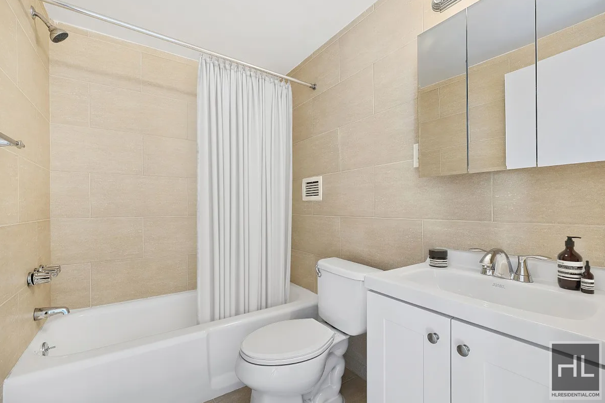 Photo for Herald Towers NYC - 50 West 34th Street Rental Building in Midtown, Manhattan