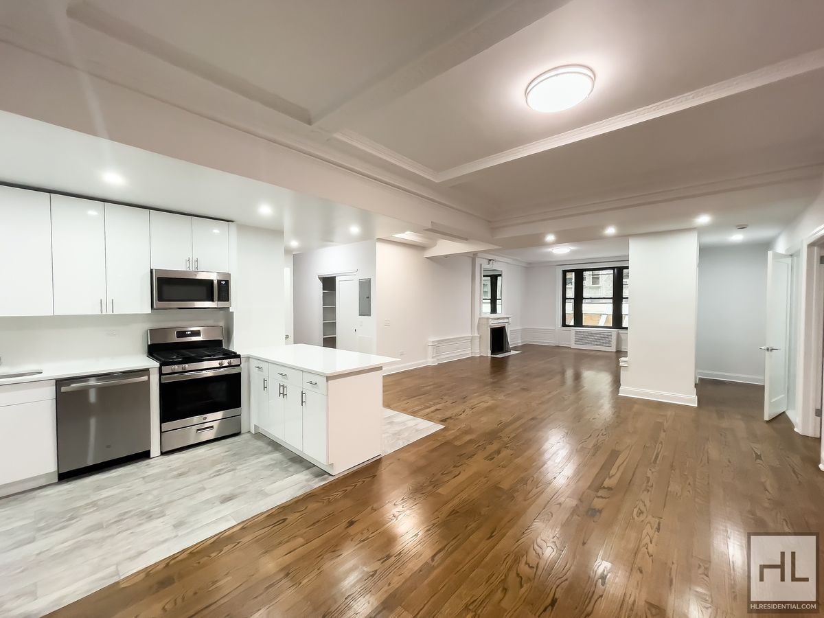 Photo for 200 West 58th Street - 200 West 58th Street Rental Building in Midtown, Manhattan