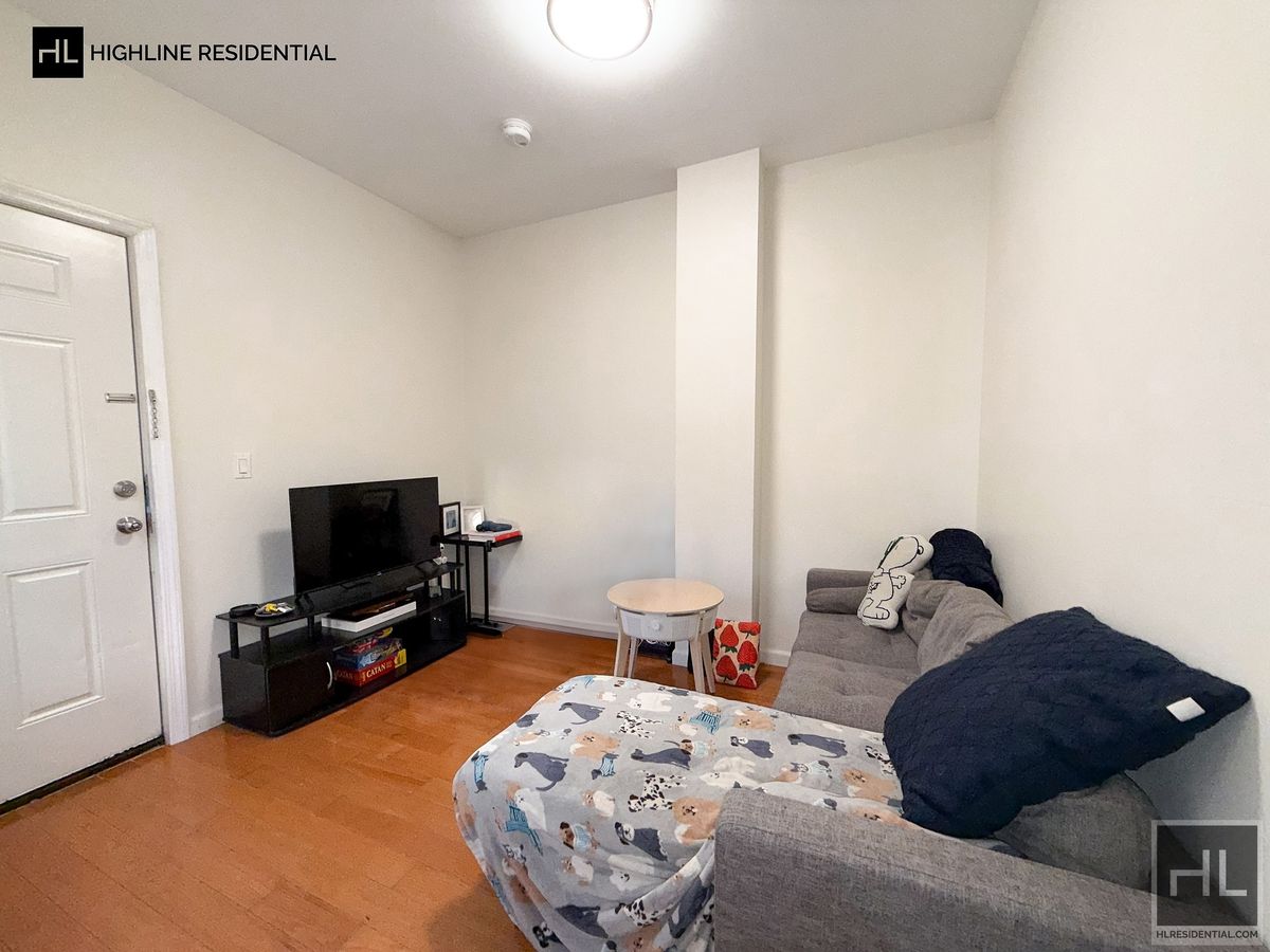 34-42 9th Street 2 R Seaside Queens NY 11106