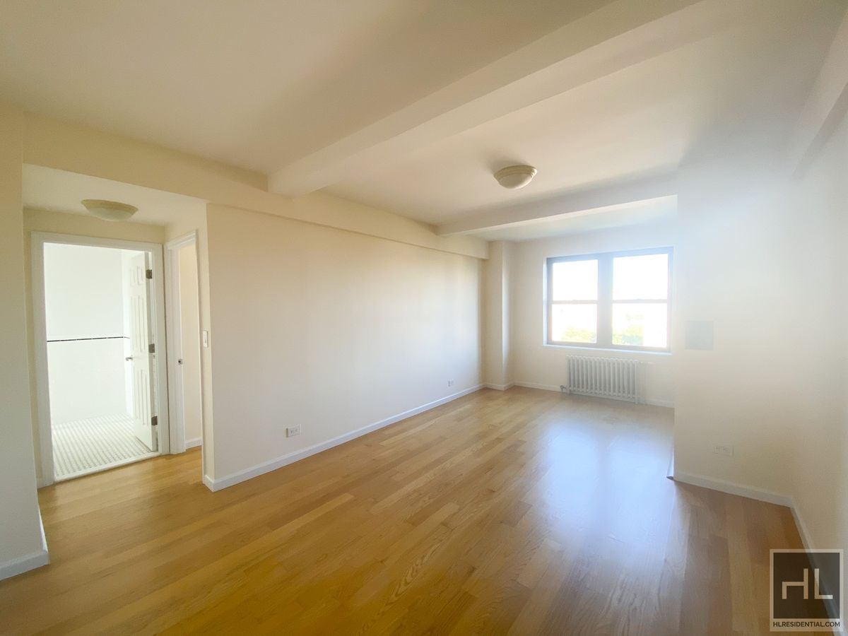 Photo for 850 AMSTERDAM AVENUE - 850 Amsterdam Avenue Rental Building in Upper West Side, Manhattan