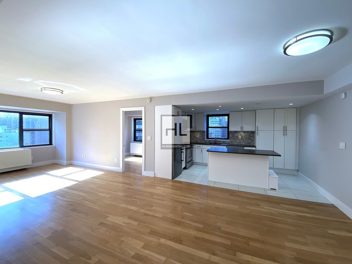 Photo for Embassy House - 301 East 47th Street Rental Building in Turtle Bay, Manhattan