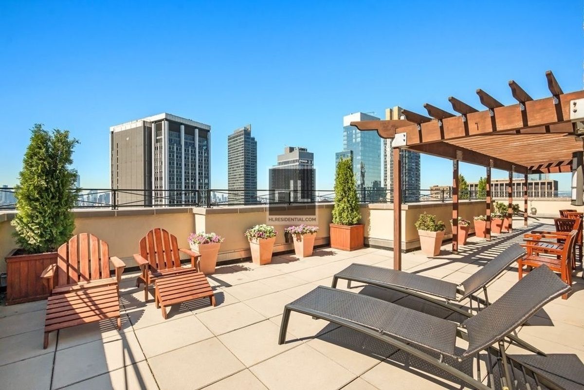 Photo for The Magellan - 35 West 33rd Street Rental Building in Midtown South, Manhattan