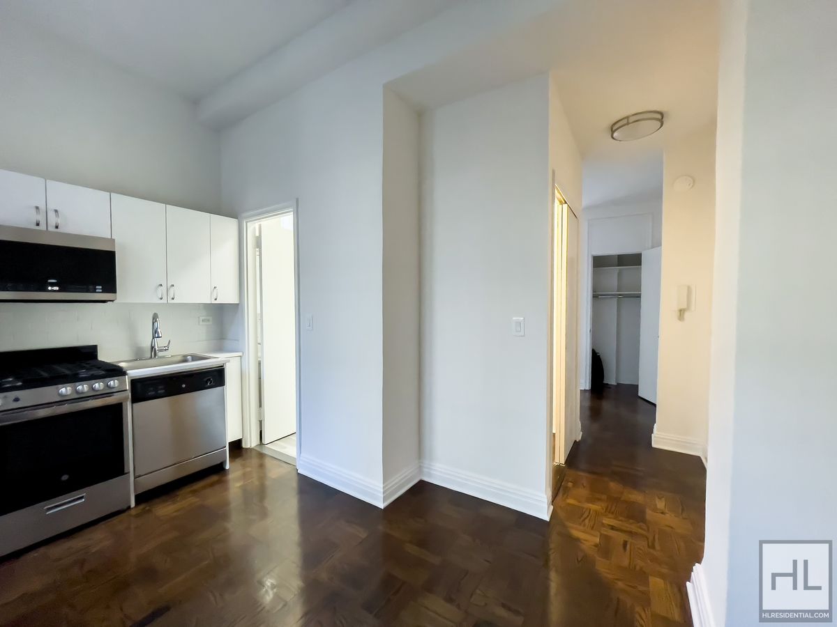 Photo for 140 East 46th Street - 140 East 46th Street Rental Building in Turtle Bay, Manhattan