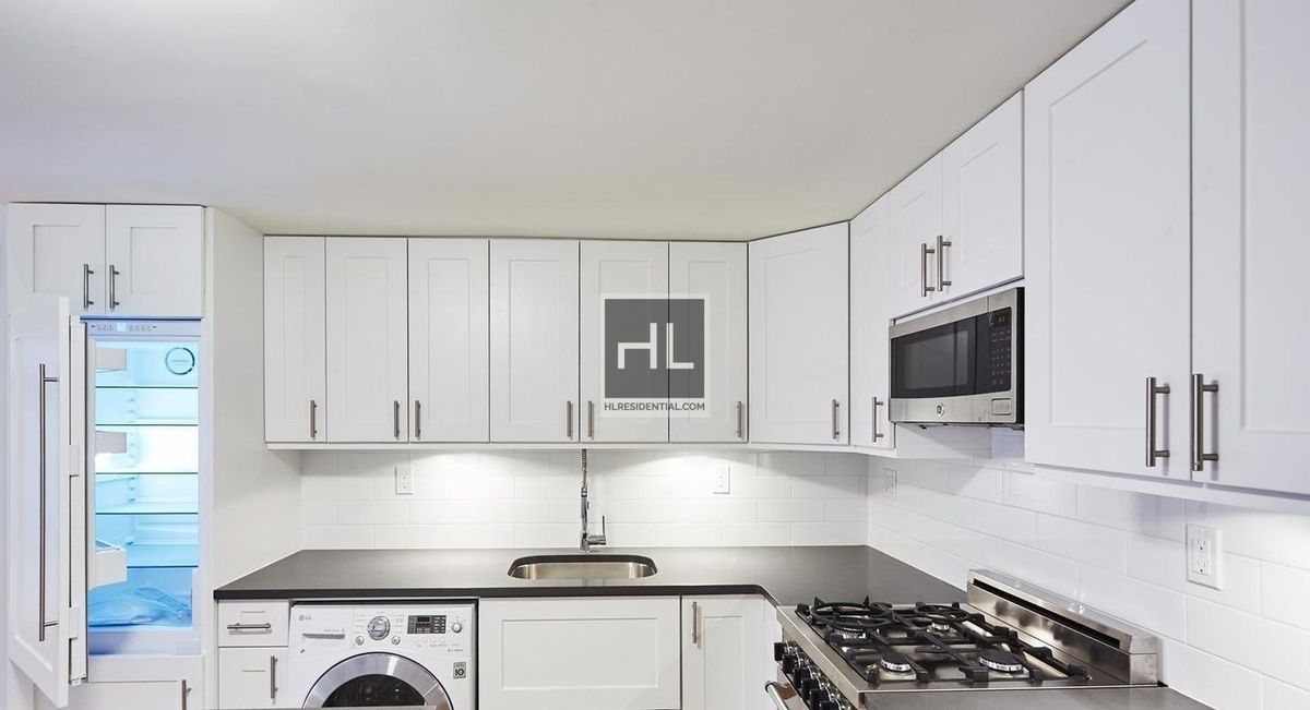 Photo for 220 EAST 22 STREET - 220 East 22nd Street Rental Building in Gramercy Park, Manhattan