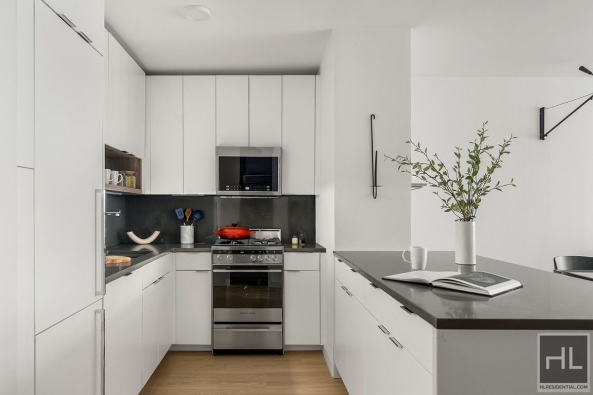 Photo for Hollingsworth - 70 West 37th Street Rental Building in Midtown South, Manhattan