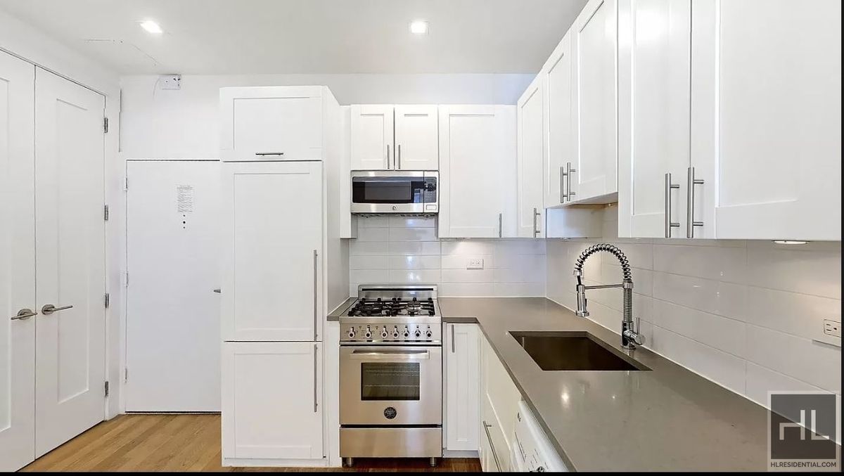 Photo for 220 EAST 22 STREET - 220 East 22nd Street Rental Building in Gramercy Park, Manhattan
