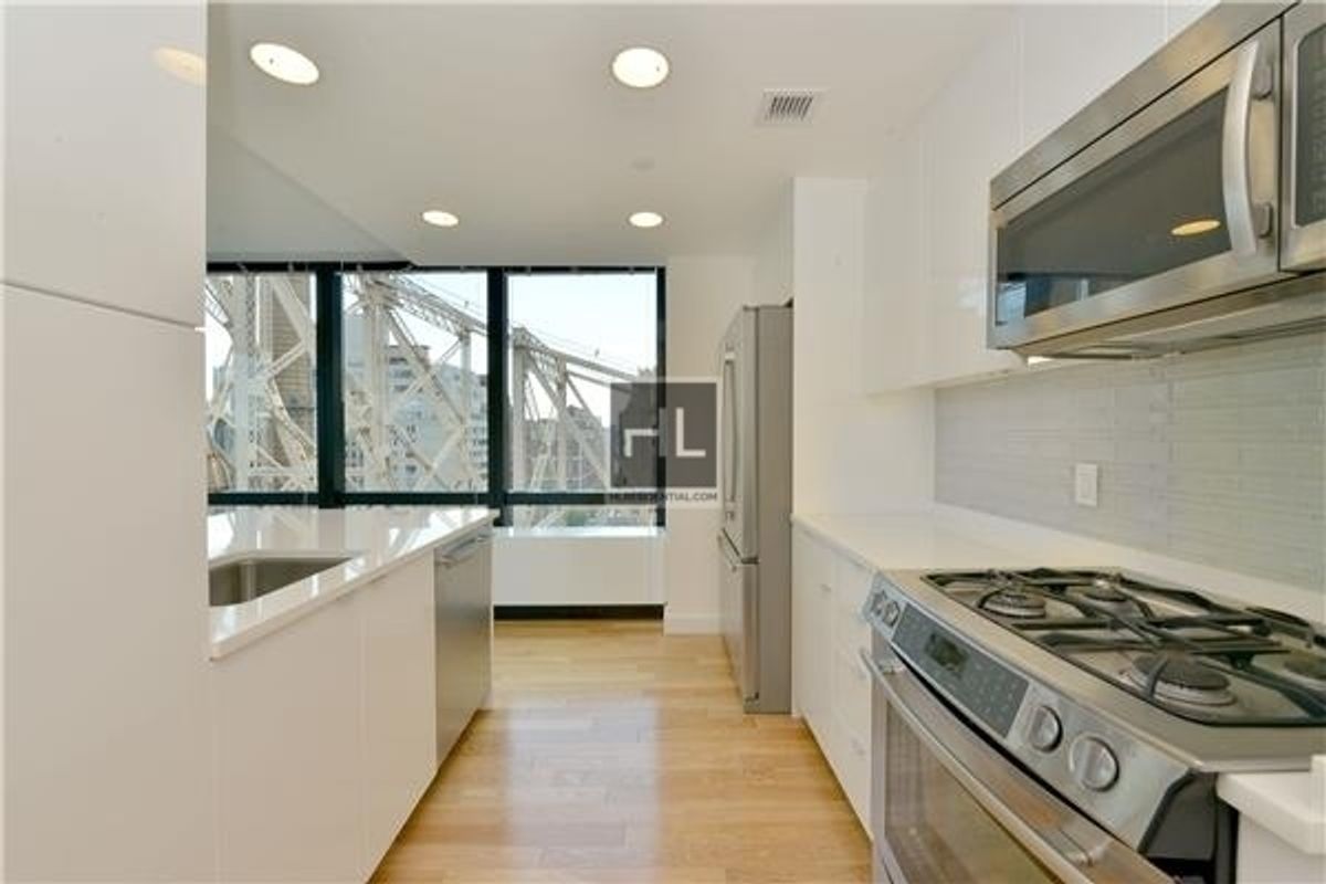 Photo for  Two Sutton Place North  - 1113 YORK AVENUE Rental Building in Lenox Hill, Manhattan