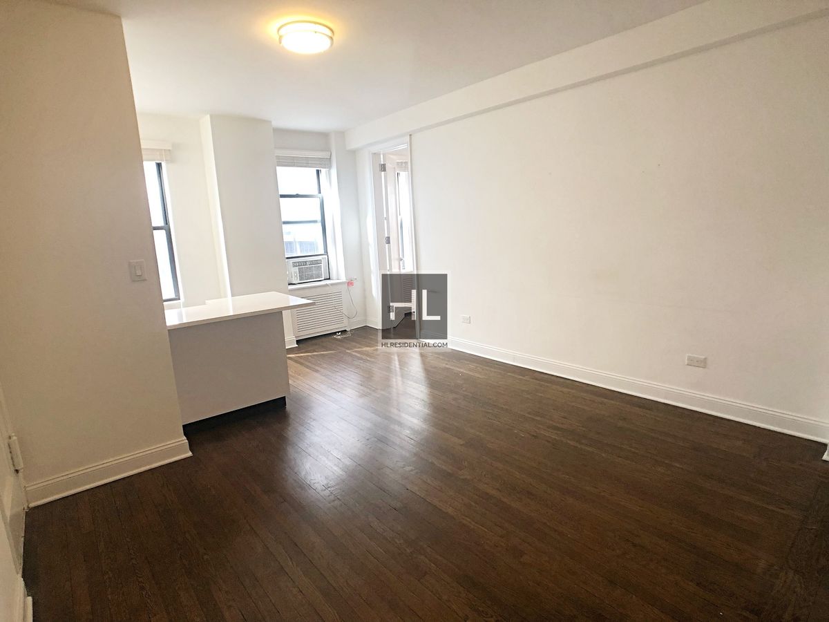 Photo for 140 East 46th Street - 140 East 46th Street Rental Building in Turtle Bay, Manhattan
