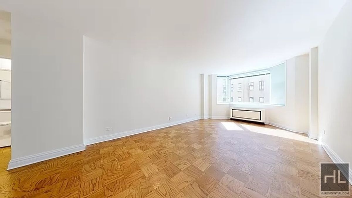 Photo for 400 East 71st Street - 1306 1 AVENUE Rental Building in Lenox Hill, Manhattan