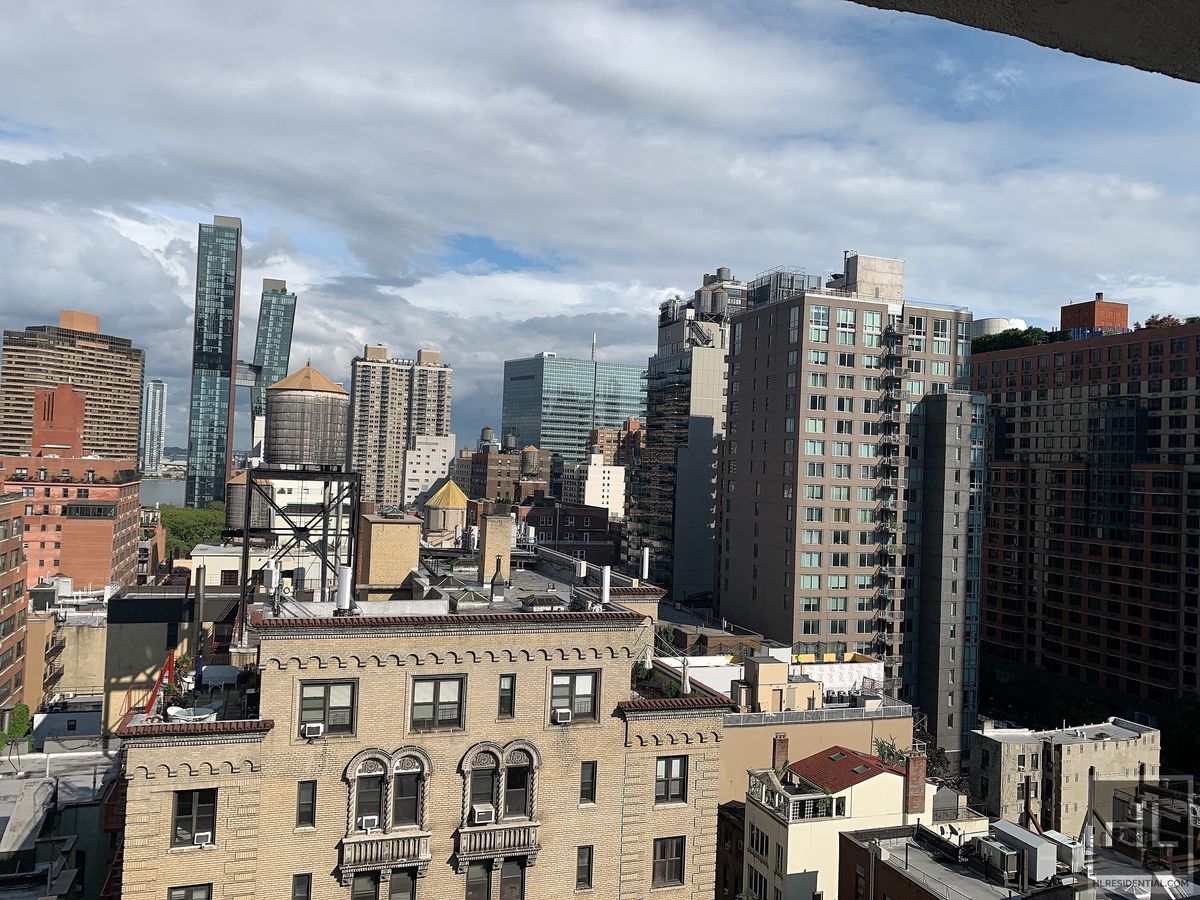 Photo for  165 East 35th Street  - 165 EAST 35 STREET Rental Building in Murray Hill, Manhattan