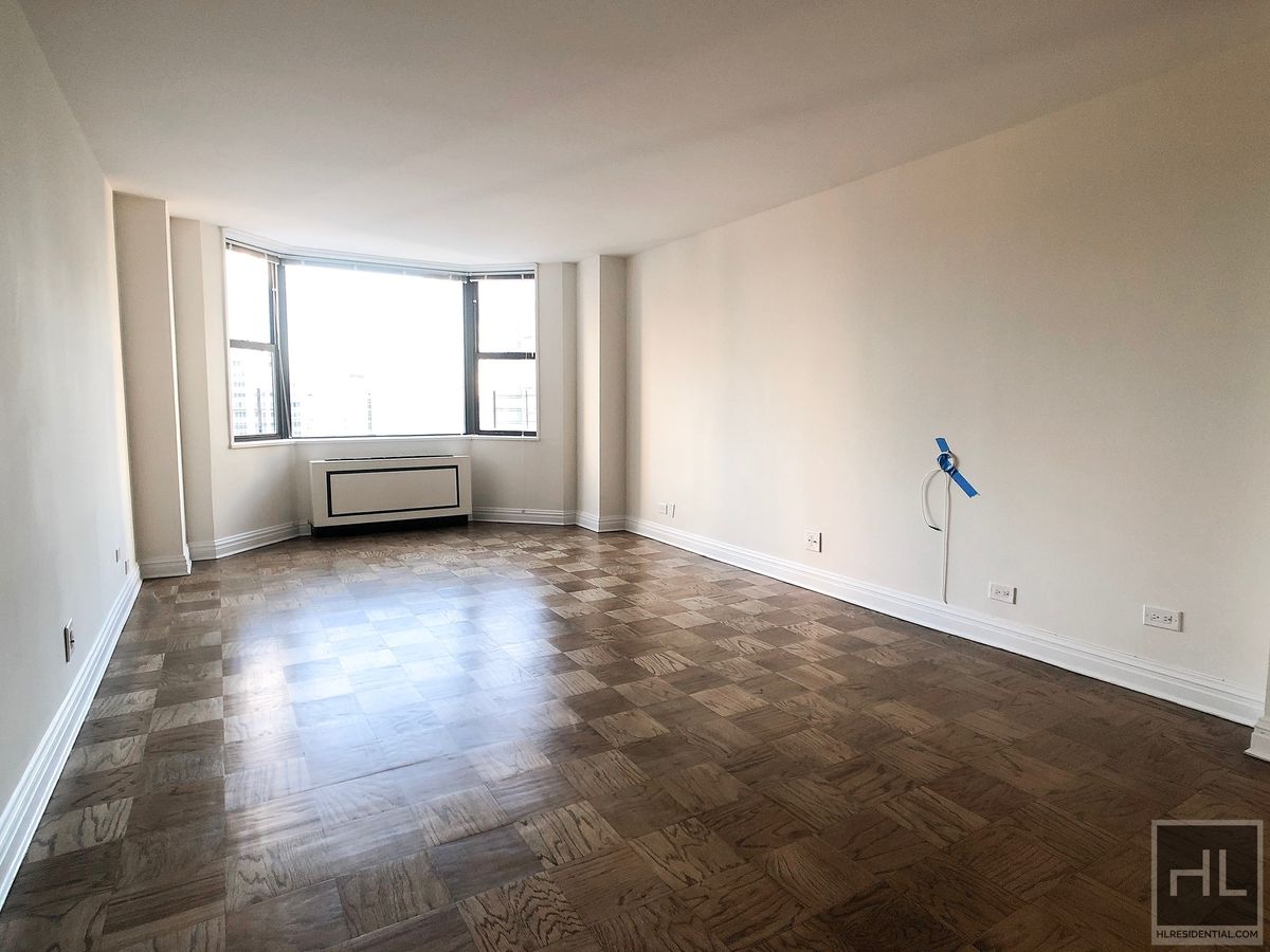 Photo for 400 East 71st Street - 400 East 71St Street Rental Building in Lenox Hill, Manhattan