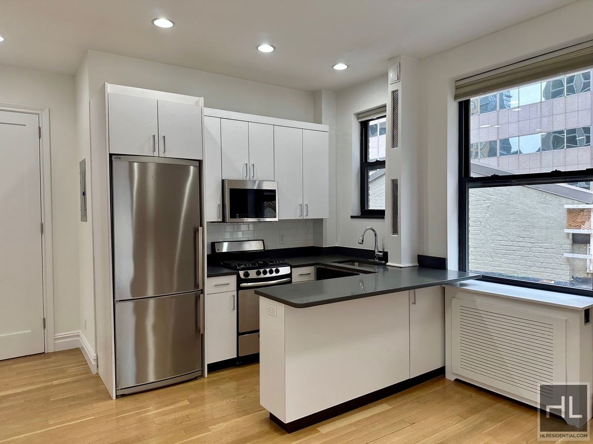 Photo for 140 East 46th Street - 140 East 46th Street Rental Building in Turtle Bay, Manhattan