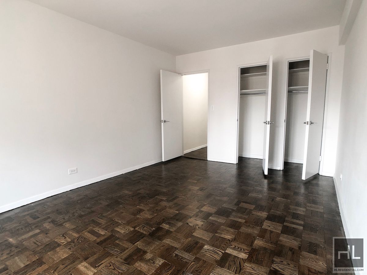 Photo for 165 East 35th Street - 165 East 35th Street Rental Building in Murray Hill, Manhattan