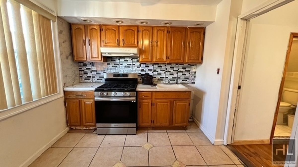 687 East 46th Street Farragut Brooklyn NY 11203