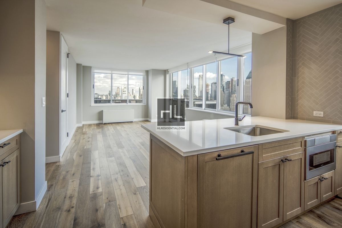 Photo for Riverbank - 560 West 43rd Street Rental Building in Hell's Kitchen, Manhattan