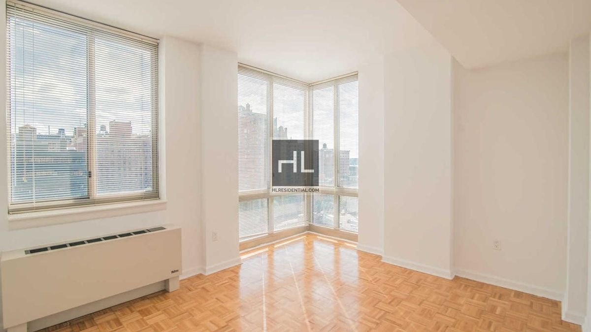 Photo for Hudson Crossing Apartments - 400 West 37th Street Rental Building in Hudson Yards, Manhattan