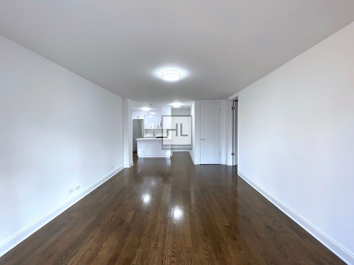 Photo for 165 East 35th Street - 165 East 35th Street Rental Building in Murray Hill, Manhattan