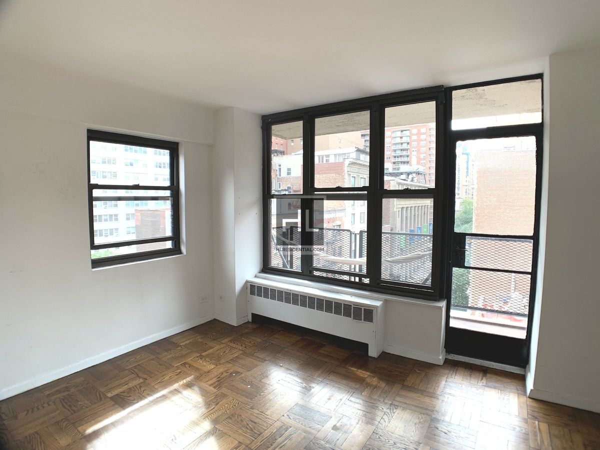 Photo for 165 East 35th Street - 165 East 35th Street Rental Building in Murray Hill, Manhattan