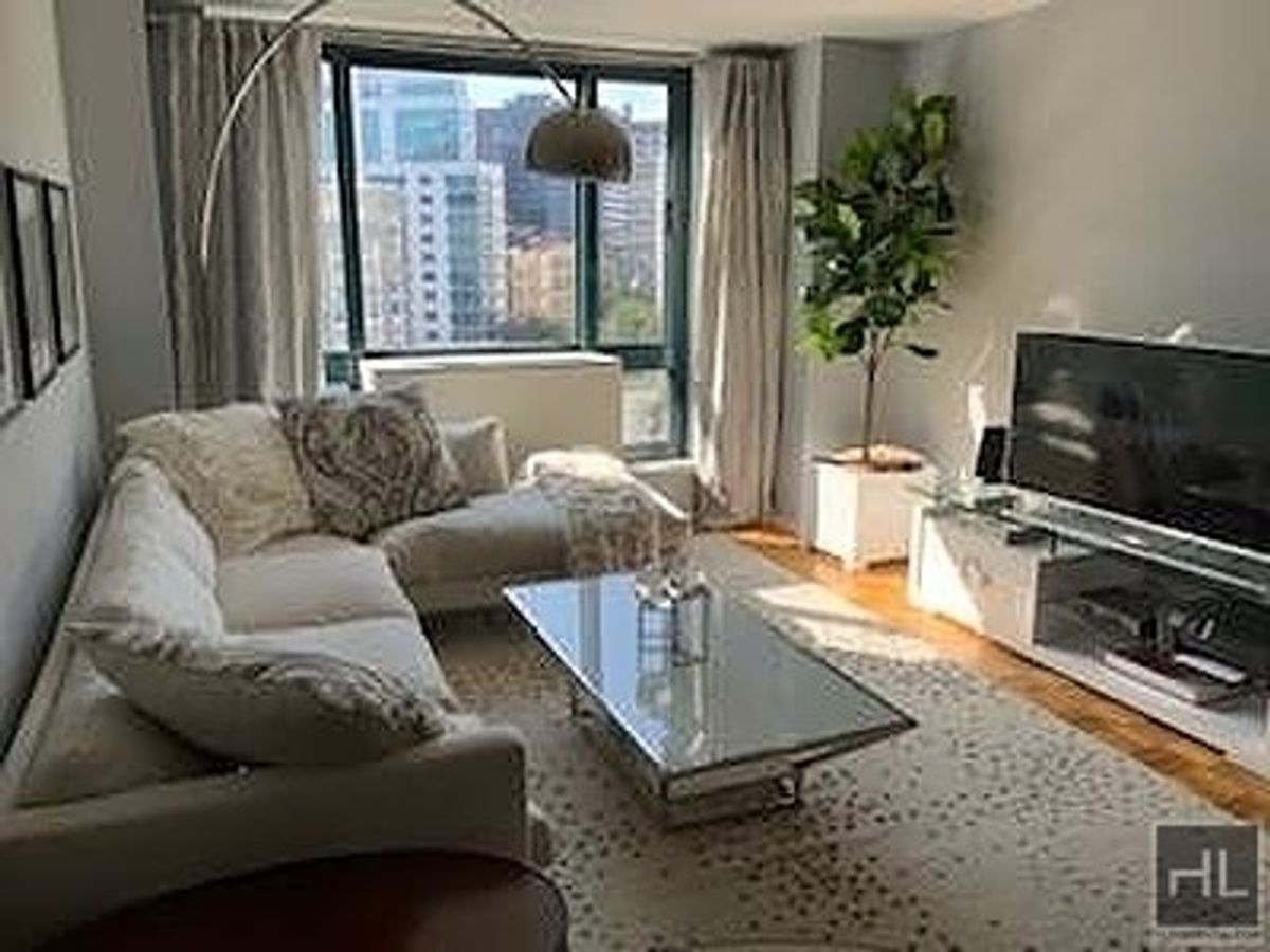 Photo for Zeckendorf Towers - 10 UNION SQUARE EAST Condominium in Union Square, Manhattan