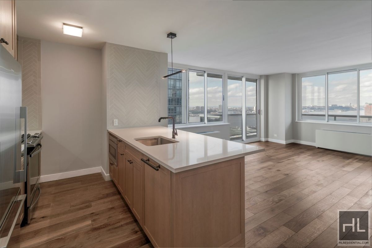 Photo for Riverbank - 560 West 43rd Street Rental Building in Hell's Kitchen, Manhattan