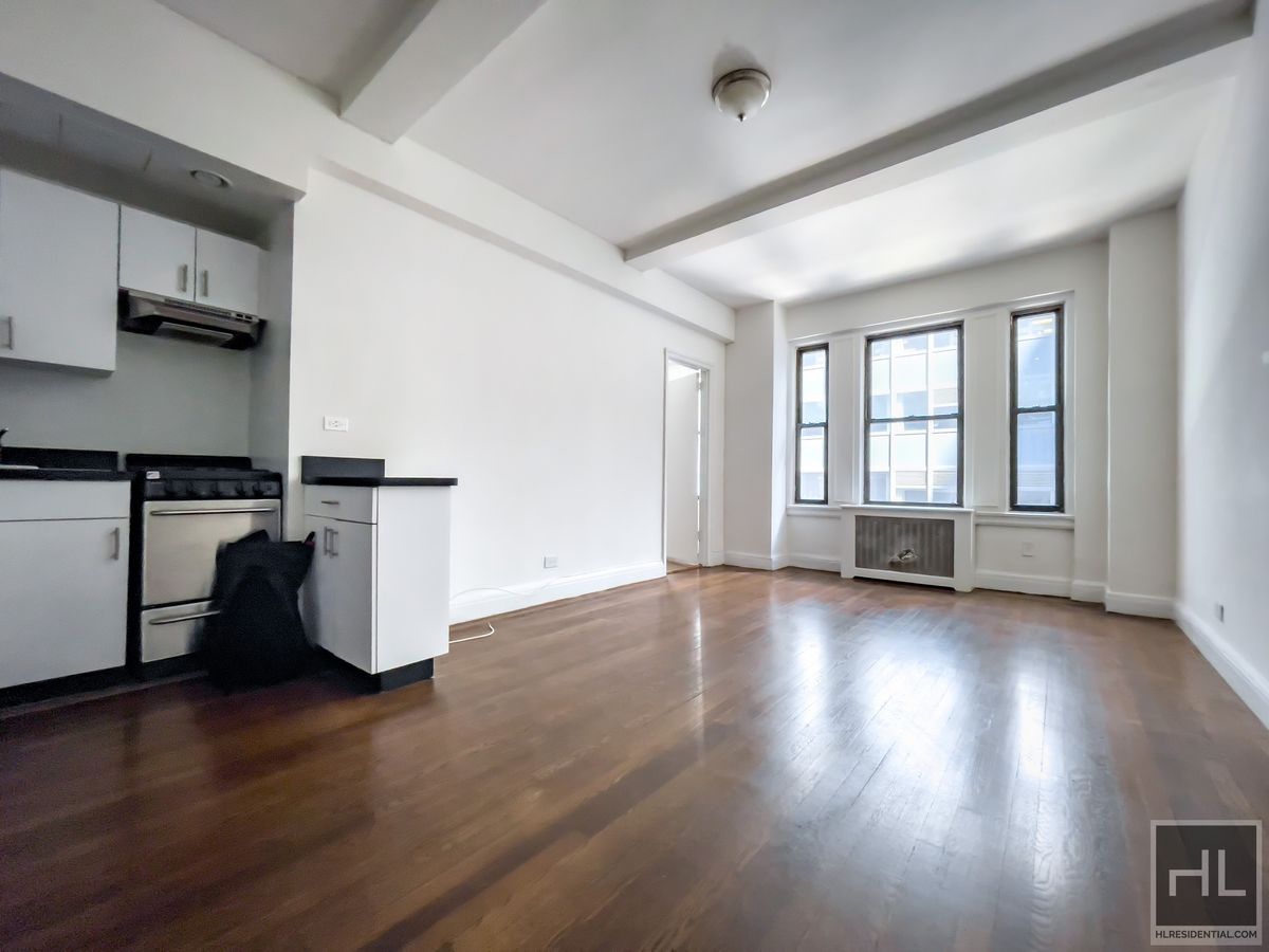 Photo for 140 East 46th Street - 140 East 46th Street Rental Building in Turtle Bay, Manhattan