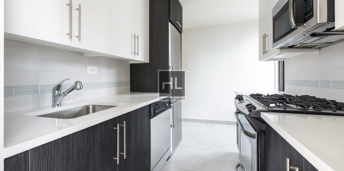Photo for 300 East 34th - 300 East 34th Street Rental Building in Murray Hill, Manhattan