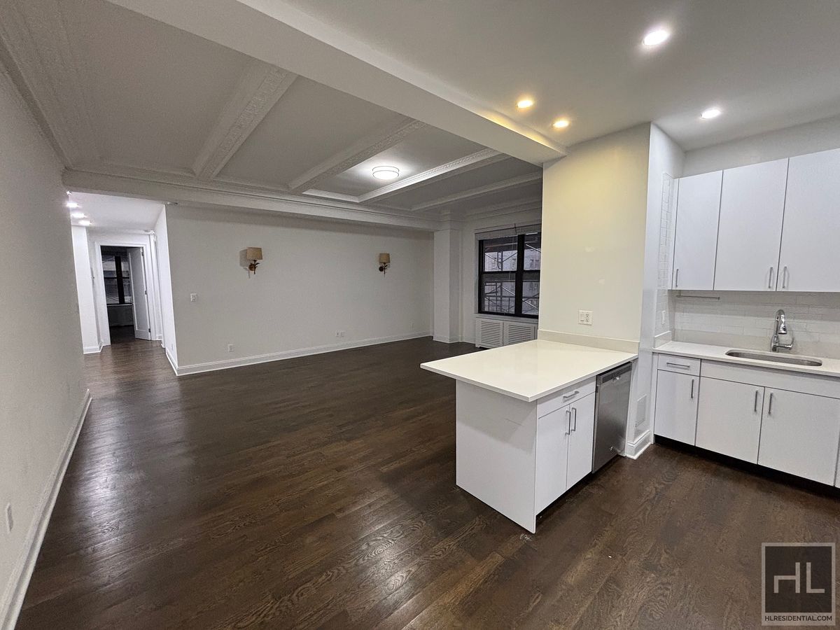 Photo for 200 West 58th Street - 200 West 58th Street Rental Building in Midtown, Manhattan