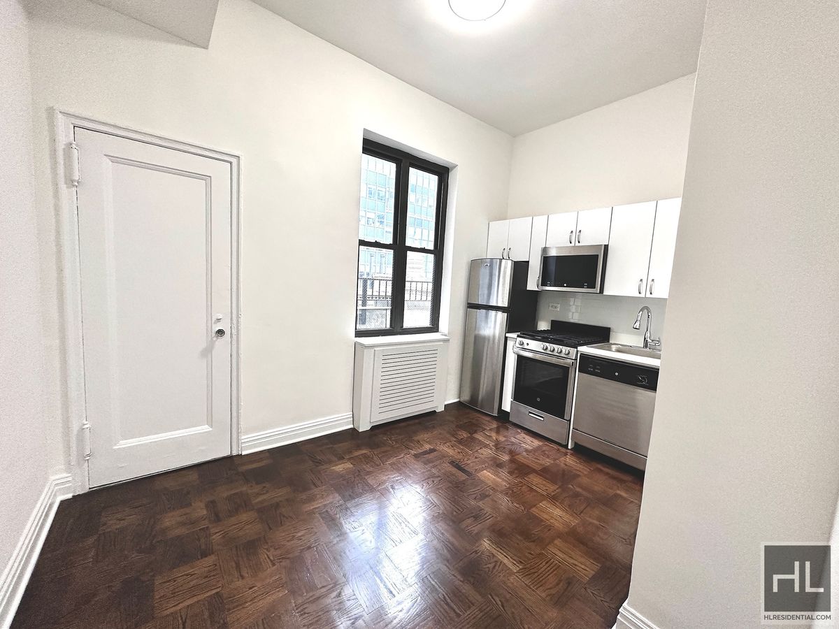 Photo for 140 East 46th Street - 140 East 46th Street Rental Building in Turtle Bay, Manhattan
